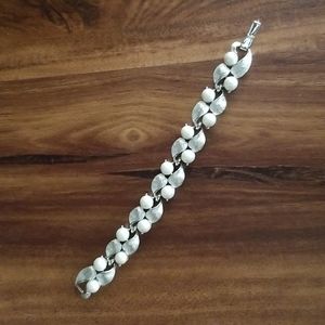 LISNER Vintage Pearl and Leaf Bracelet